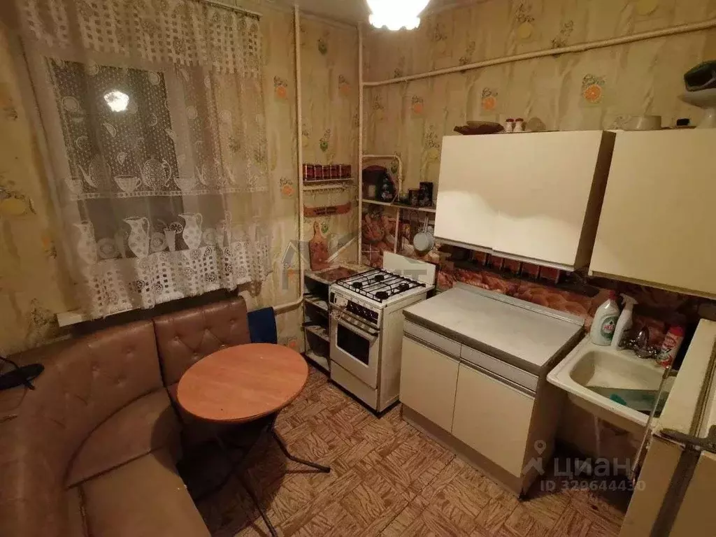 3-к кв. Новгородская область, Крестцы рп ул. Островская, 28 (58.1 м) - Фото 1