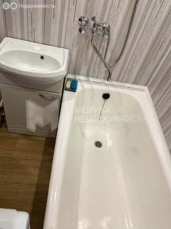 2-комнатная квартира: Тюмень, улица Пермякова, 24 (42.2 м) - Фото 1