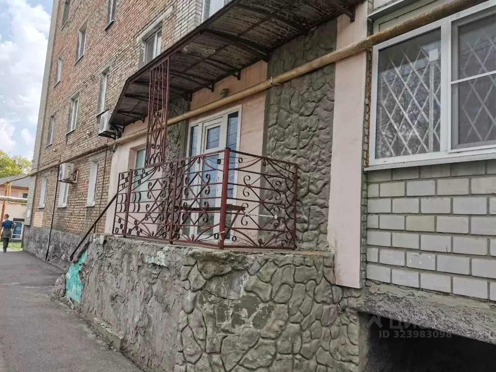 Помещение свободного назначения в Ростовская область, Гуково ул. ... - Фото 1