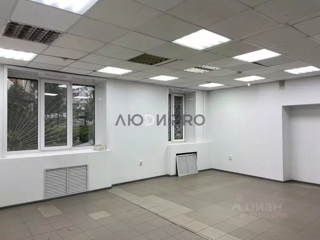 Помещение свободного назначения в Кировская область, Киров ул. ... - Фото 1