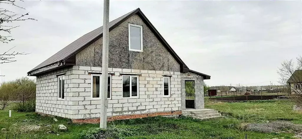 Дом в Белгородская область, Старооскольский городской округ, с. ... - Фото 1
