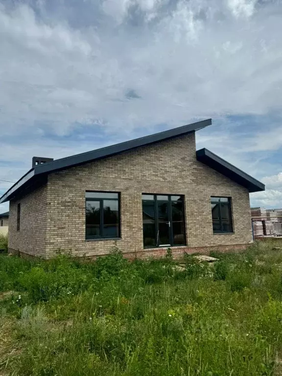 Дом в Саратовская область, Энгельсский район, Красноярское ... - Фото 1