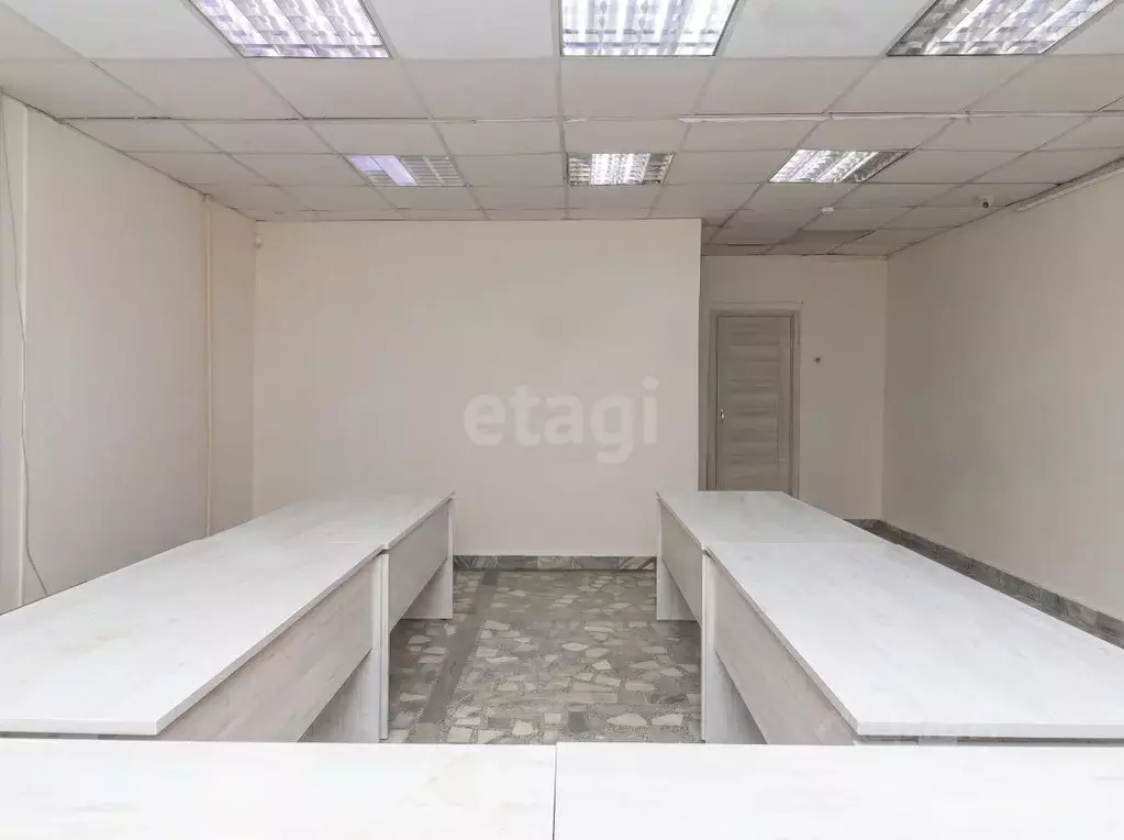Торговая площадь в Тюменская область, Тюмень Курская ул., 2 (114 м) - Фото 1