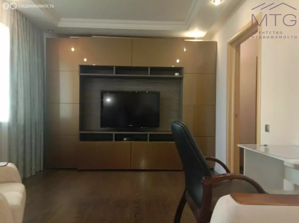 3-комнатная квартира: Санкт-Петербург, улица Передовиков, 1/6 (71 м) - Фото 1