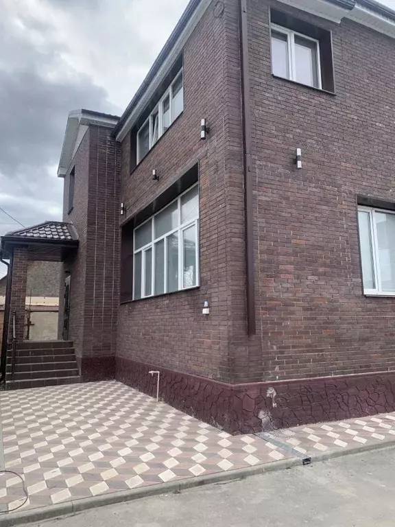 Дом в Ростовская область, Волгодонск Коммунистический пер., 1/5 (241 ... - Фото 1