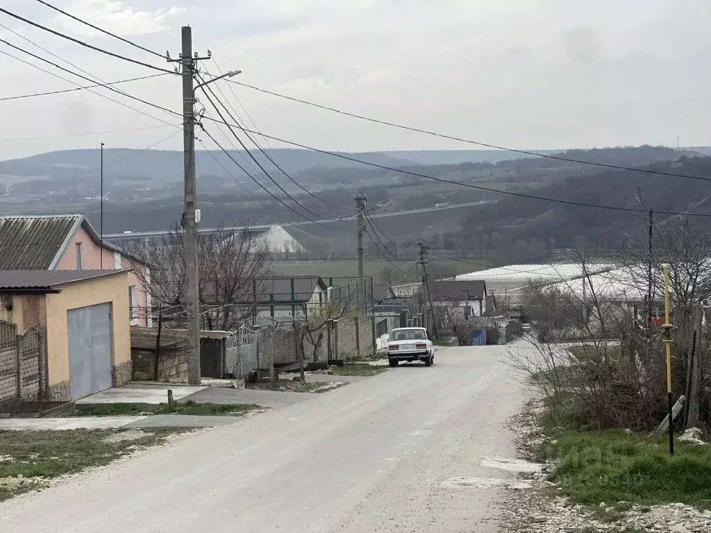 Участок в Севастополь с. Пироговка, ул. Рабочая, 15 (10.0 сот.) - Фото 2