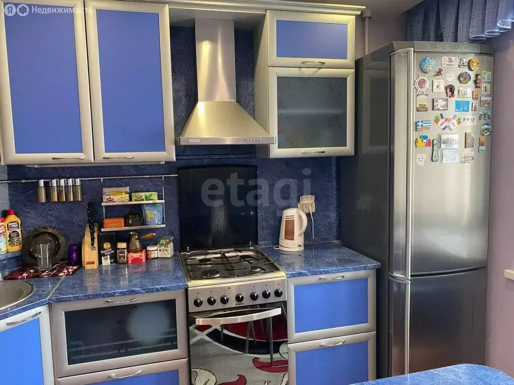 3-комнатная квартира: Курган, улица Василия Блюхера, 7 (60 м) - Фото 1