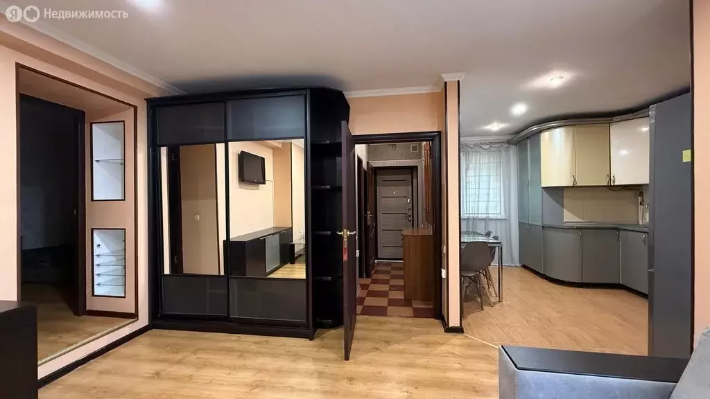 3-комнатная квартира: Алушта, улица Ленина, 39 (85 м) - Фото 1