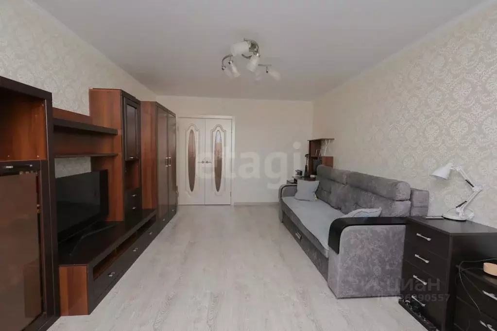 3-к кв. Оренбургская область, Оренбург просп. Гагарина, 40/5 (80.6 м) - Фото 1