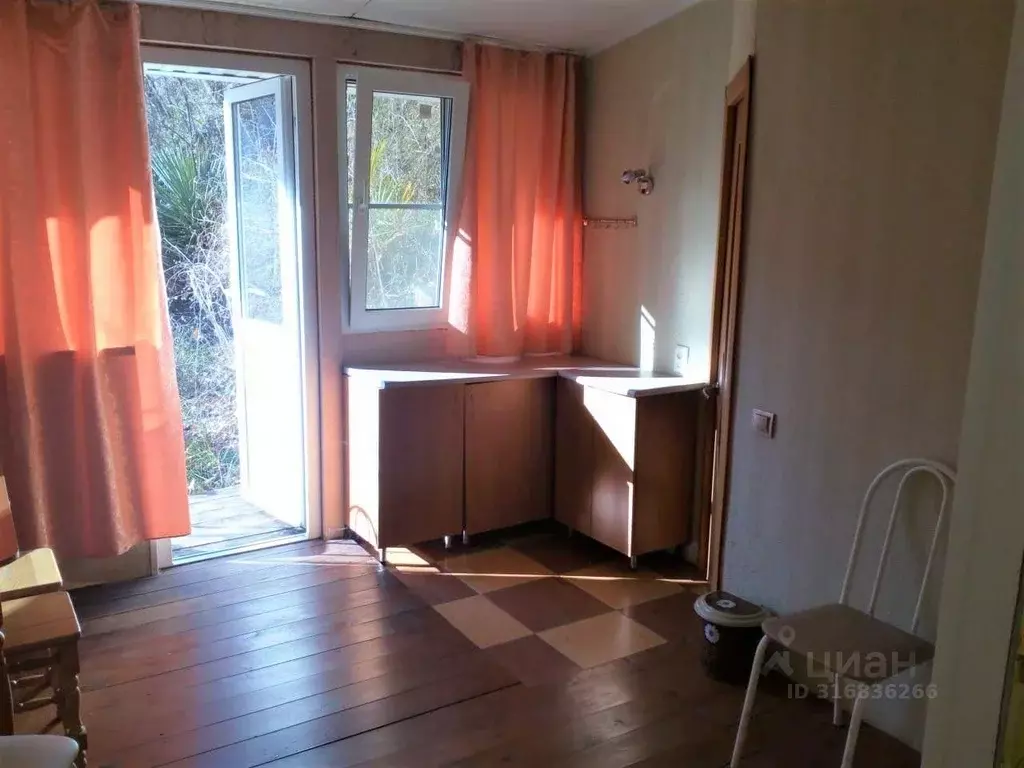 Дом в Краснодарский край, Туапсе Весенняя ул., 1 (35 м) - Фото 1
