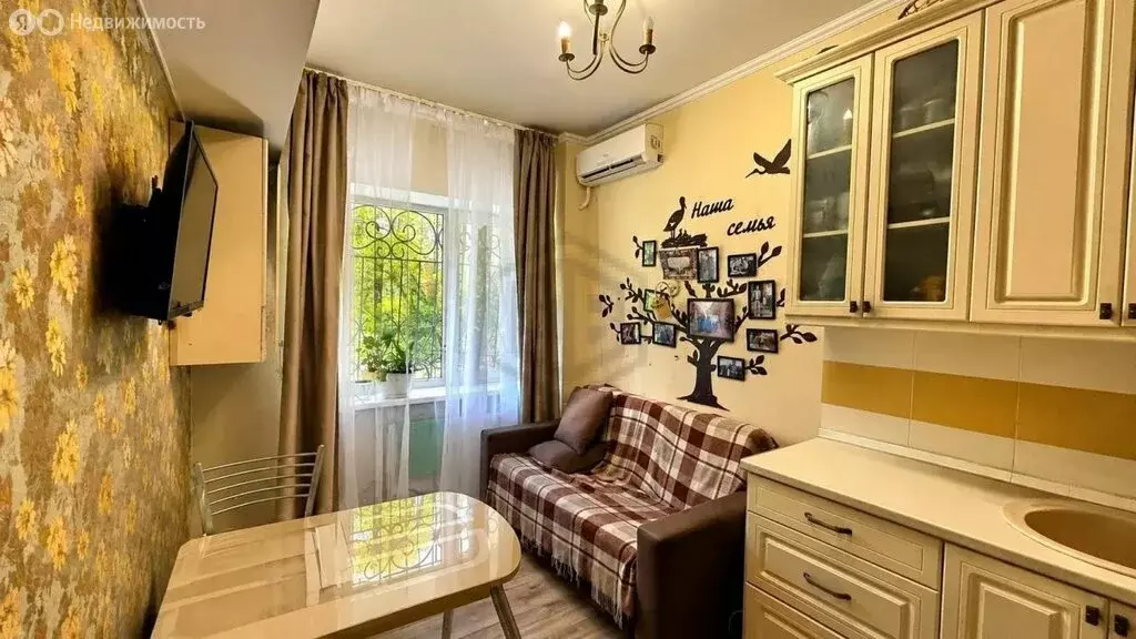 2-комнатная квартира: Ялта, улица Горького, 21 (51.4 м) - Фото 1