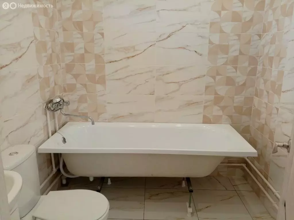 Дом в Хомутово, Карпатская улица (210 м) - Фото 2