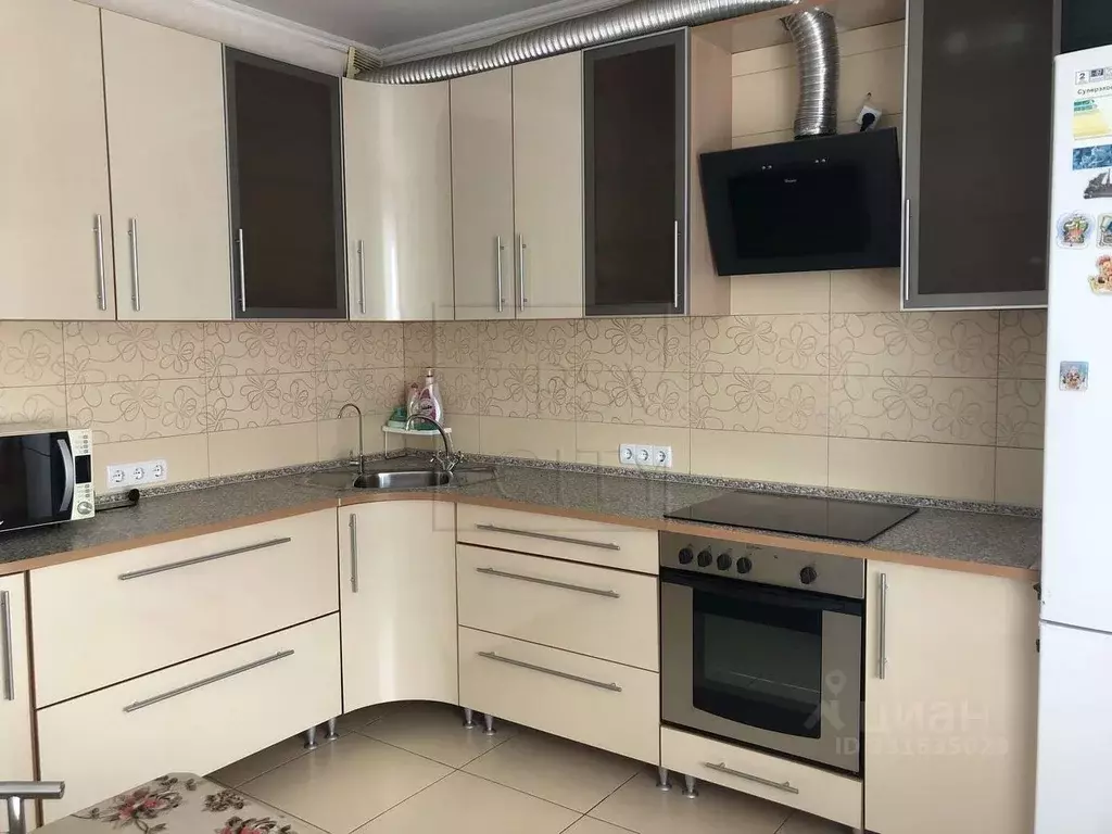 3-к кв. Белгородская область, Белгород ул. Есенина, 8 (72.0 м) - Фото 2