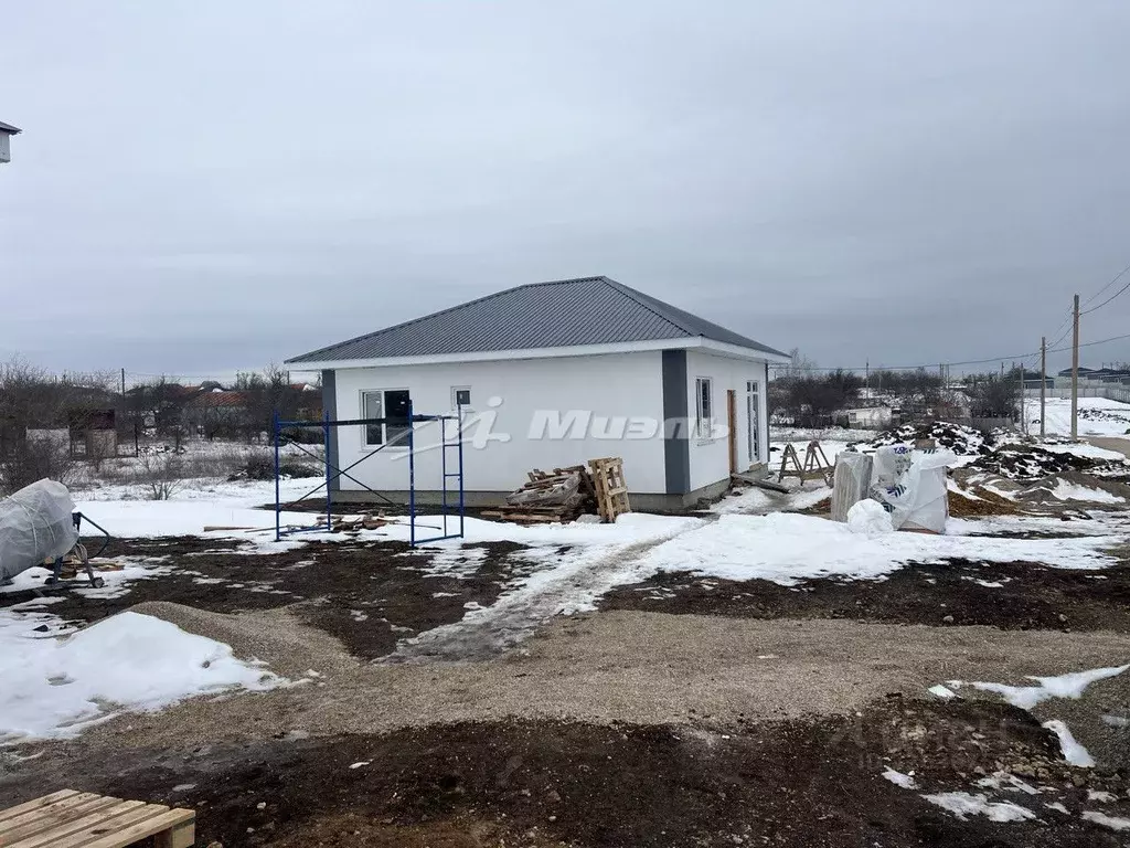 Дом в Крым, Симферопольский район, с. Урожайное  (80 м) - Фото 1