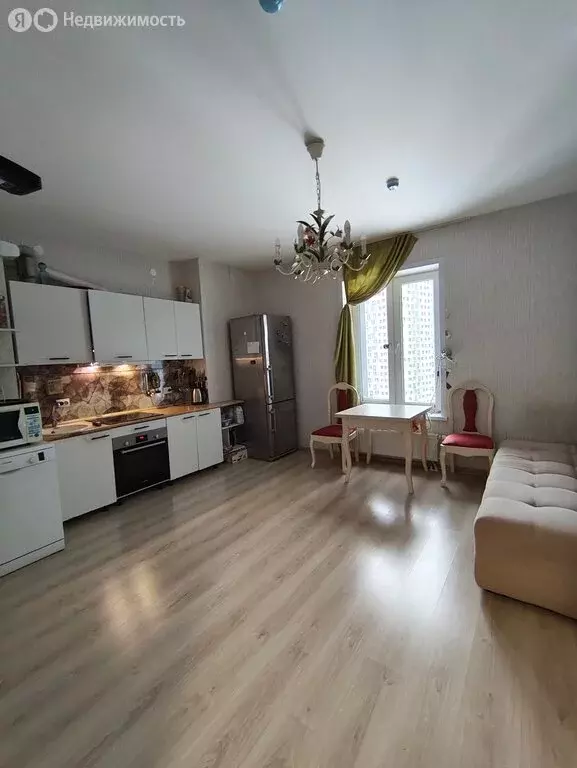 3-комнатная квартира: Пермь, улица Революции, 52В (70 м) - Фото 1