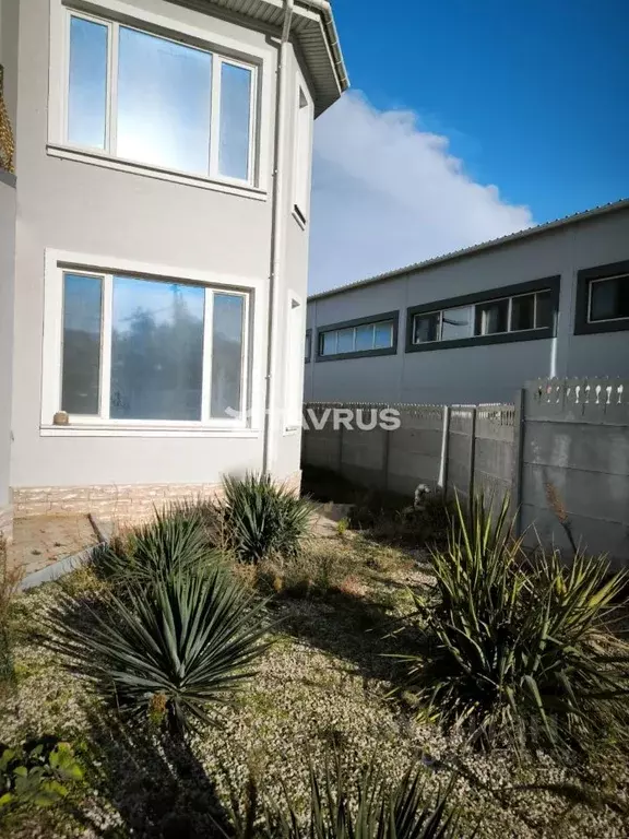 Дом в Крым, Симферопольский район, с. Доброе ул. Центральная (350 м) - Фото 1