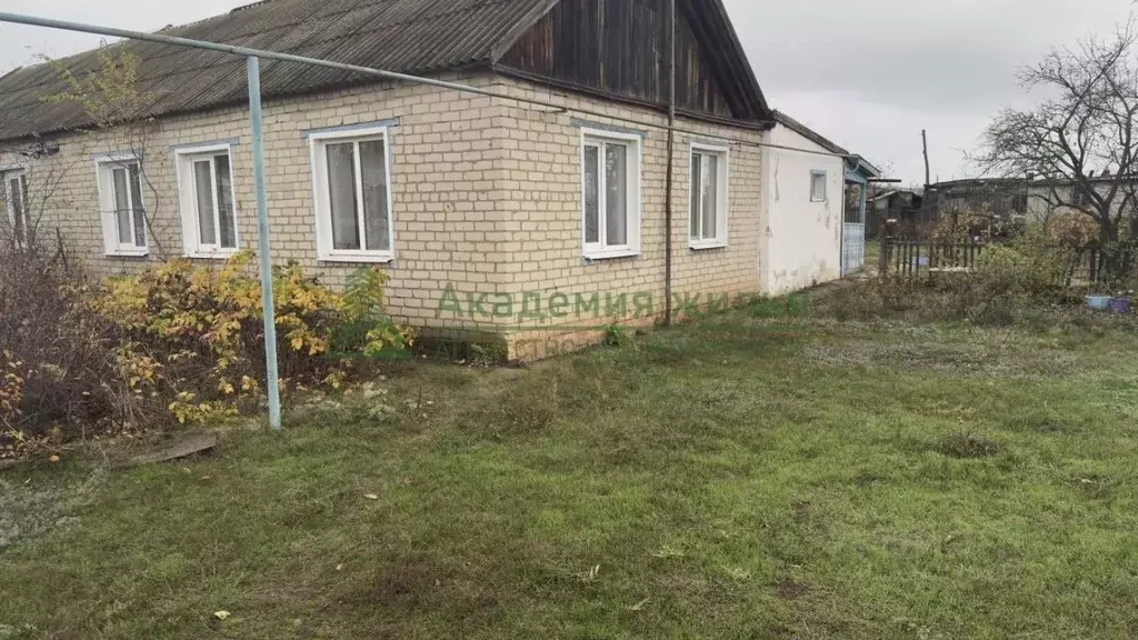 Дом в Саратовская область, Энгельсский район, Новопушкинское ... - Фото 1