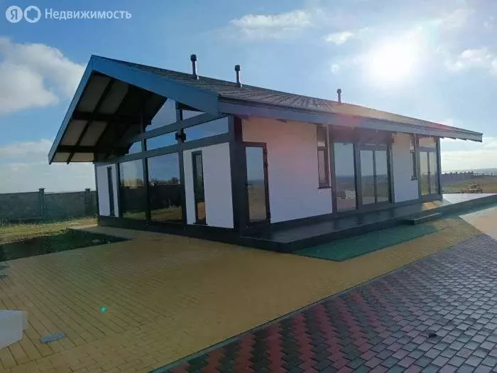 Дом в Черноморский район, село Окунёвка (110 м) - Фото 1