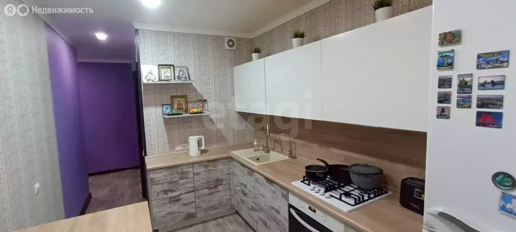 3-комнатная квартира: Альметьевск, улица Ленина, 137 (67 м) - Фото 2