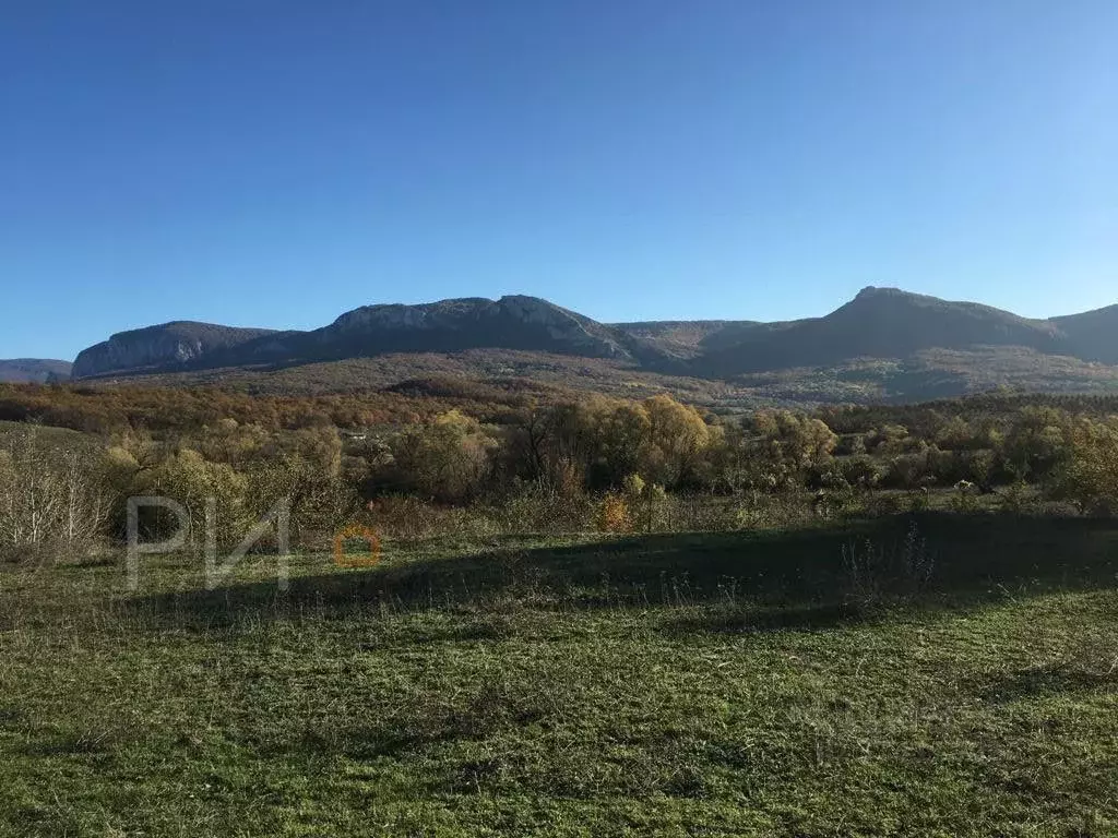 Участок в Крым, Бахчисарайский район, Голубинское с/пос, с. Путиловка ... - Фото 0