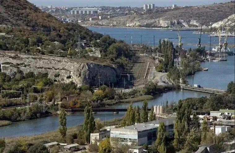 3-к кв. Севастополь, Севастополь, Инкерман г. ул. Погорелова, 33 (69.6 ... - Фото 1