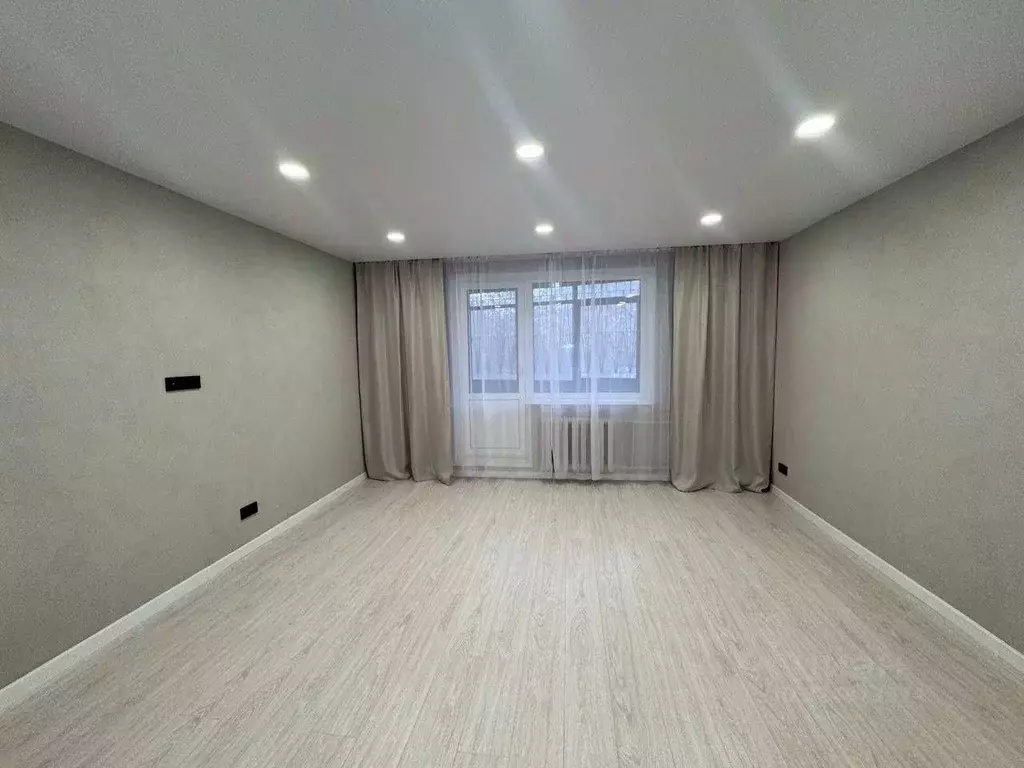 2-к кв. Свердловская область, Екатеринбург ул. Буторина, 8 (66.8 м) - Фото 1