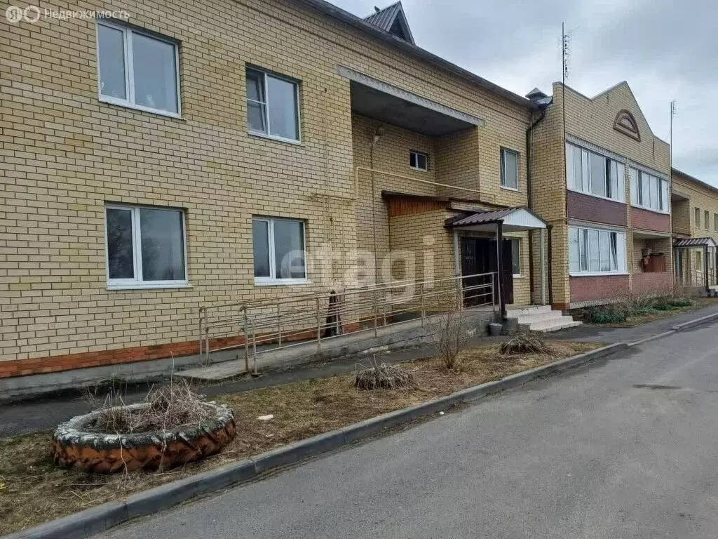 3-комнатная квартира: село Карабаш, улица Мира, 15 (63.6 м) - Фото 1