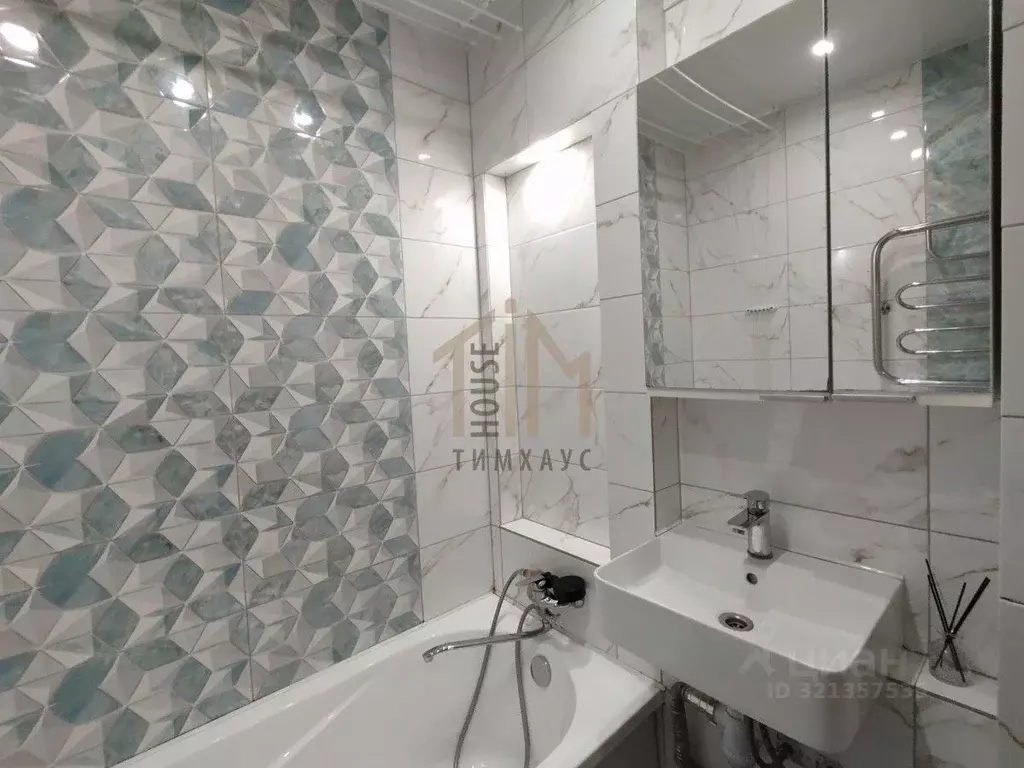 2-к кв. Омская область, Омск просп. Королева, 24к2 (56.0 м) - Фото 1