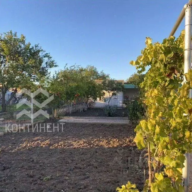 Дом в Крым, Сакский район, с. Суворовское ул. Суворовская (86 м) - Фото 2