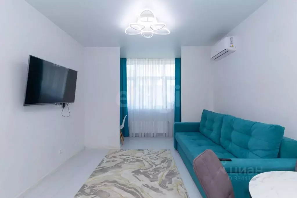 2-к кв. Тюменская область, Тюмень ул. Тимофея Чаркова, 87 (60.0 м) - Фото 1