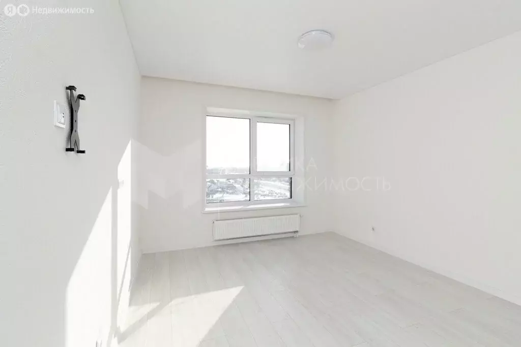 Квартира-студия: Тюмень, улица Тимофея Чаркова, 93 (23 м) - Фото 2