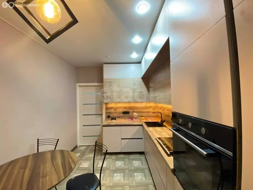 2-комнатная квартира: Тюмень, улица Мельникайте, 2к11 (49 м) - Фото 1