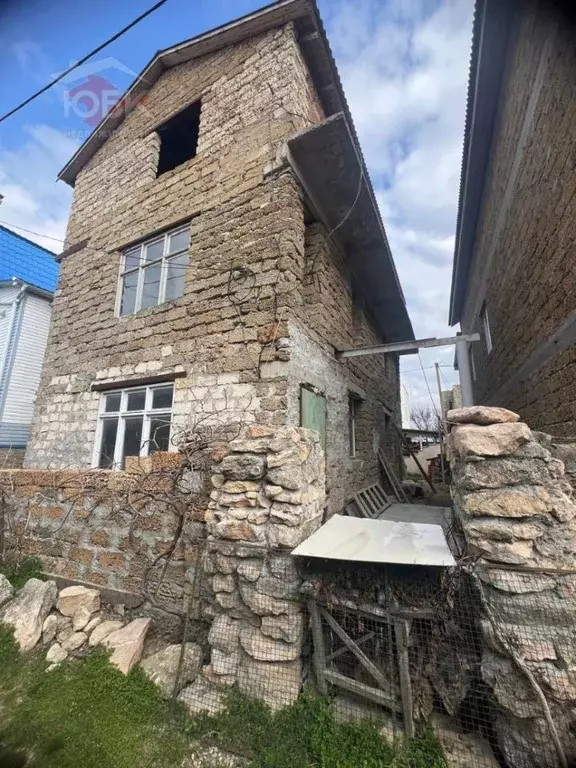 Дом в Крым, Сакский район, Штормовское с/пос, Ветеран кп  (300 м) - Фото 1
