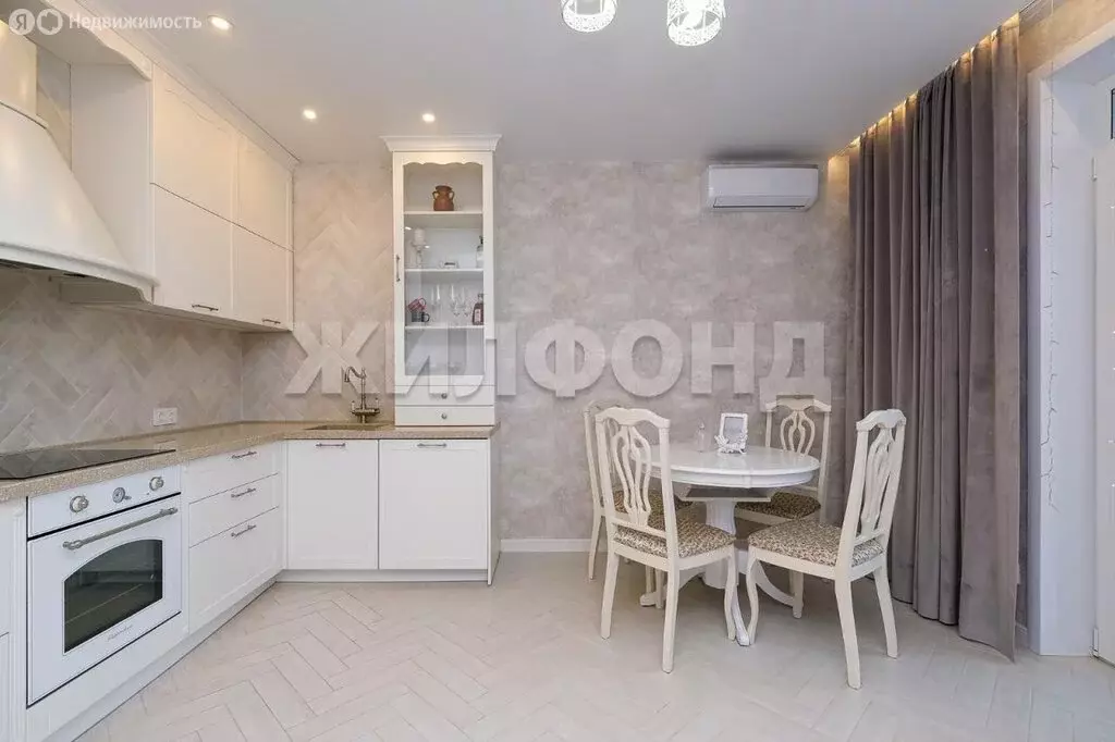 3-комнатная квартира: Новосибирск, Сухарная улица, 109 (74 м) - Фото 1