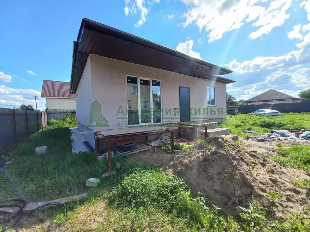 Дом в Саратовская область, Энгельс муниципальное образование, с. ... - Фото 1