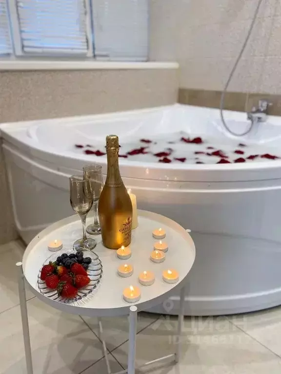 Комната Омская область, Омск ул. Масленникова, 82 - Фото 1