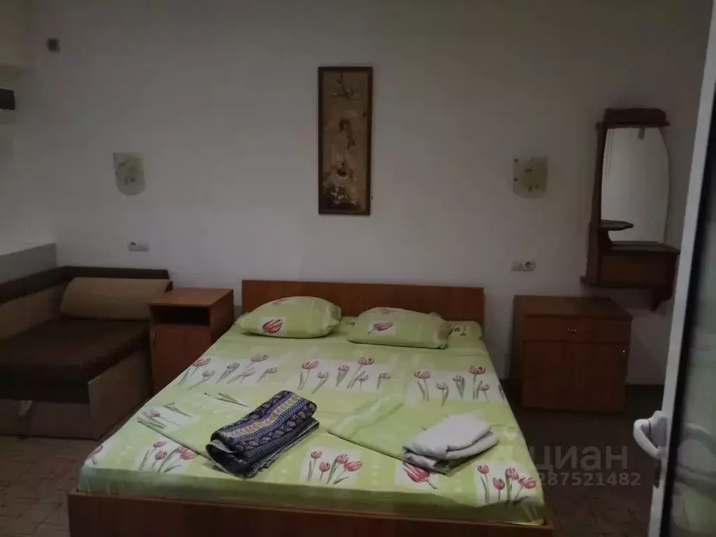 Дом в Крым, Черноморский район, Оленевское с/пос, с. Оленевка ул. ... - Фото 1