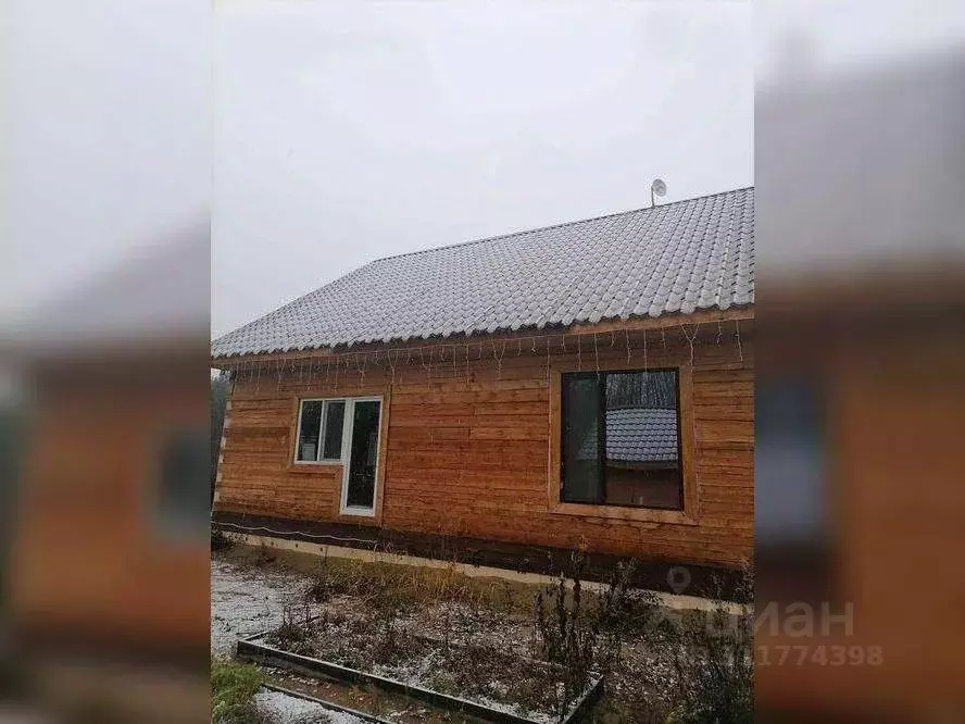 Коттедж в Коми, Сыктывкар городской округ, Краснозатонский пгт 1-я ... - Фото 0