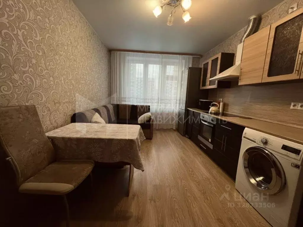 2-к кв. Тюменская область, Тюмень ул. Александра Протозанова, 16 (62.0 ... - Фото 1