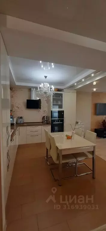 4-к кв. Омская область, Омск ул. Петра Ильичева, 1к2 (91.0 м) - Фото 1