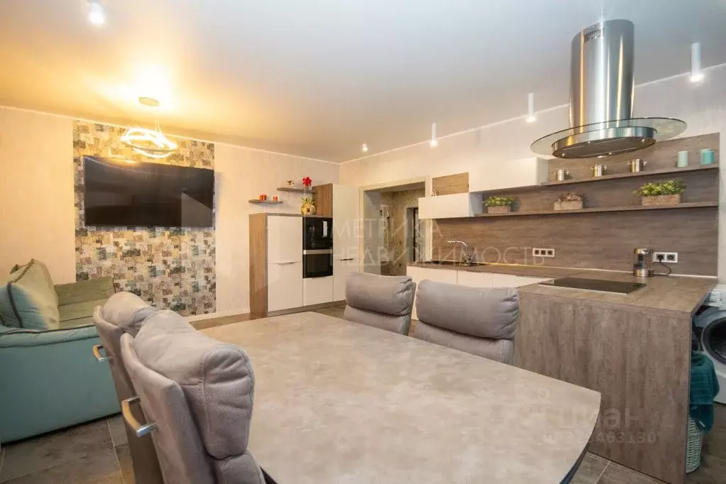 2-к кв. Тюменская область, Тюмень ул. Максима Горького, 90 (84.5 м) - Фото 1