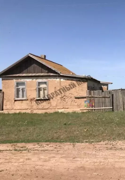 Дом в Калмыкия, Малодербетовский район, пос. Ханата ул. 60 лет Октября ... - Фото 0