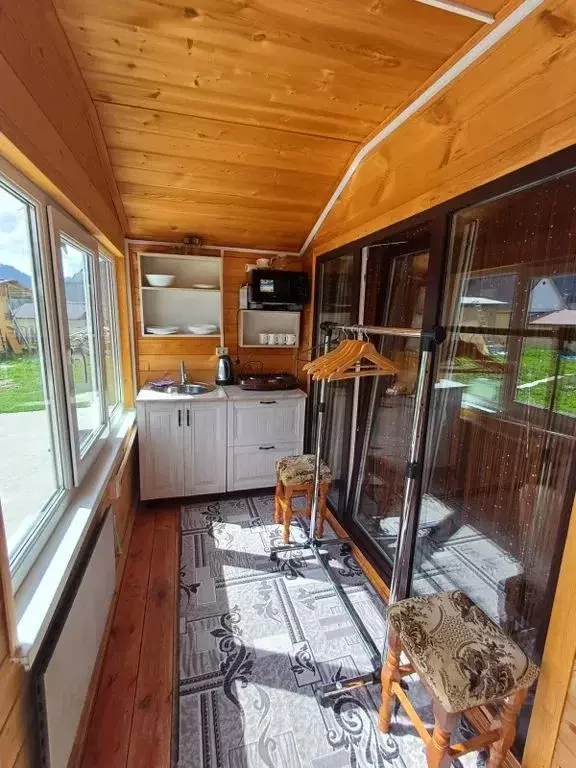 Дом в Карачаево-Черкесия, Зеленчукский район, с. Архыз ул. Мира, 5Е ... - Фото 2