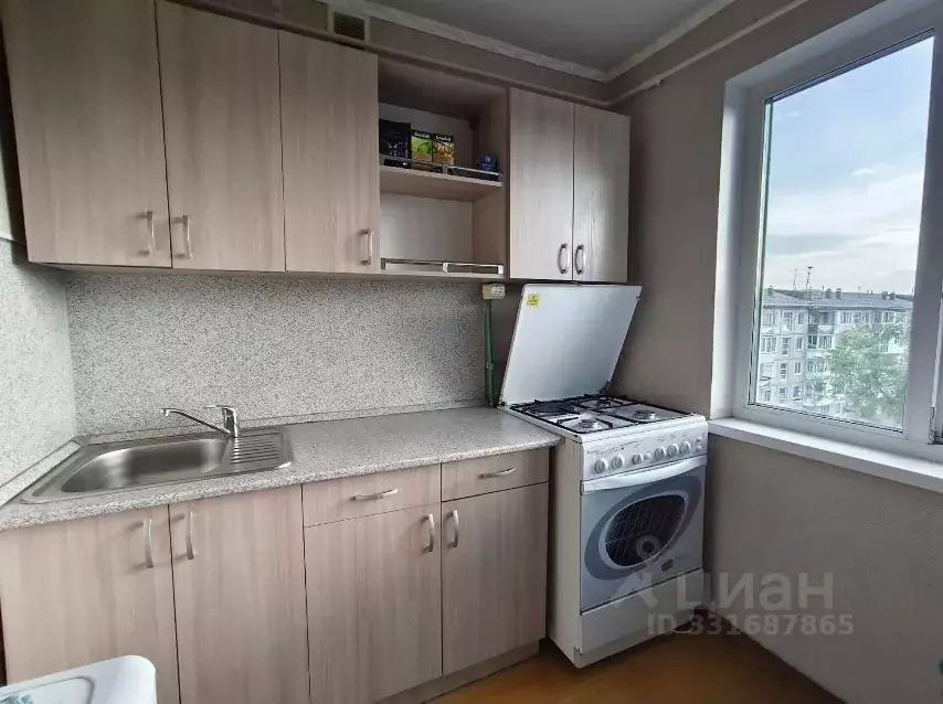 2-к кв. Омская область, Омск Сибирский просп., 8 (47.6 м) - Фото 1