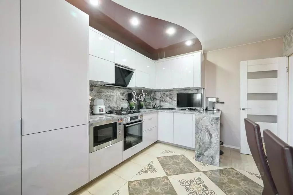 3-к кв. Псковская область, Псков ул. Крестки, 7 (67.5 м) - Фото 0