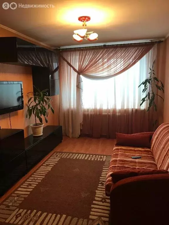 3-комнатная квартира: Серпухов, улица Ворошилова, 155 (62.7 м) - Фото 1