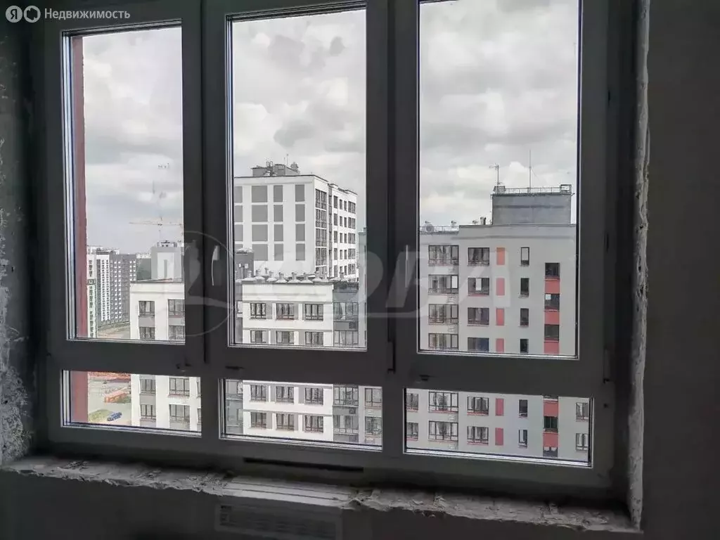 3-комнатная квартира: Патрушева, улица Петра Ершова, 12 (77 м) - Фото 1