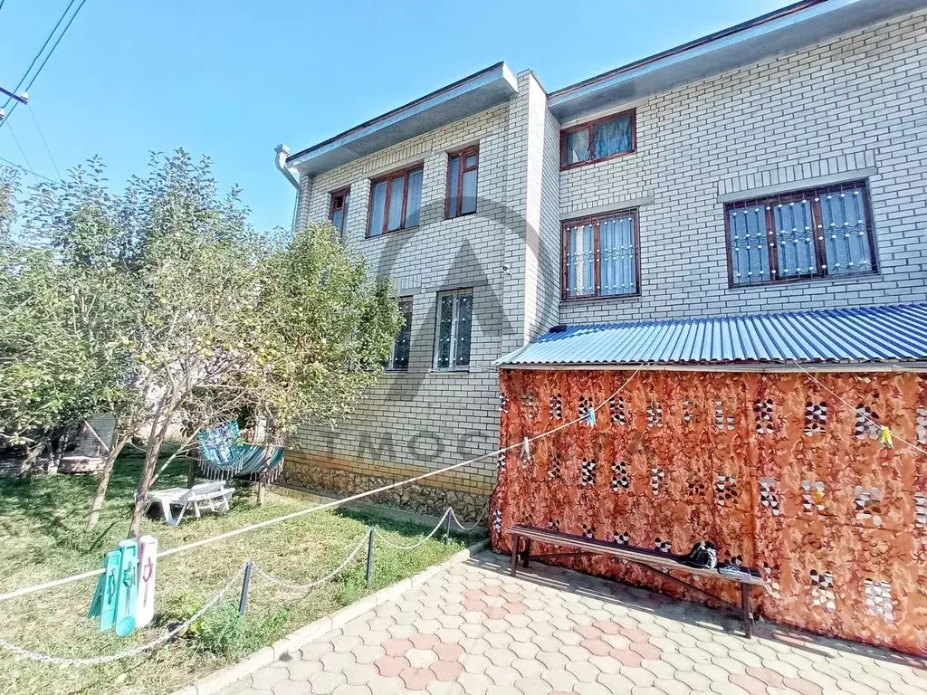 Дом в Краснодарский край, Апшеронск Радужная ул. (282 м) - Фото 1