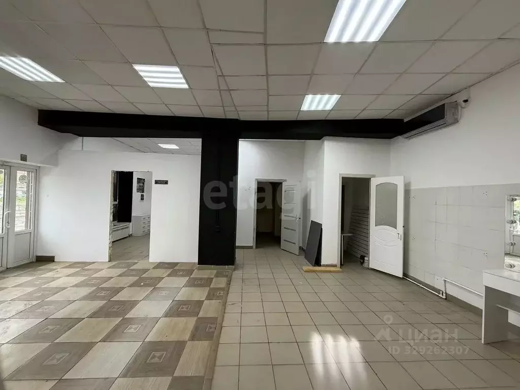 Торговая площадь в Астраханская область, Астрахань Красная Набережная ... - Фото 1