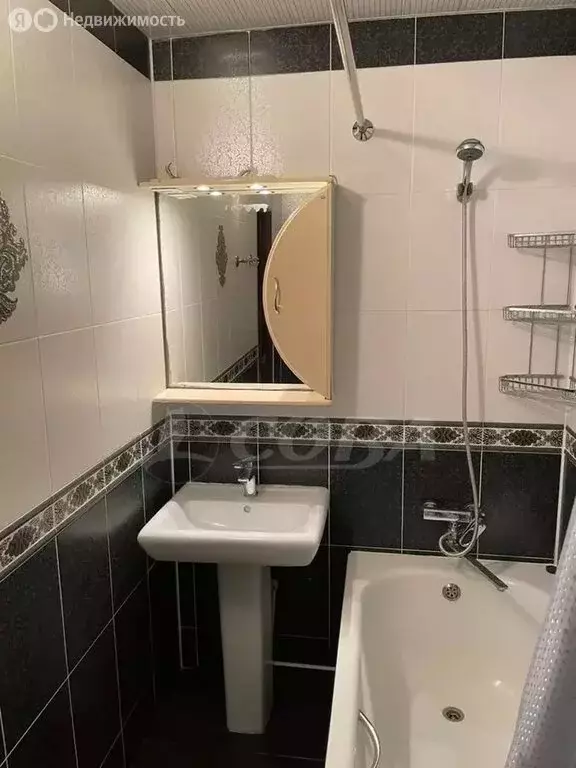 3-комнатная квартира: Махачкала, улица Зои Космодемьянской, 50А (65 м) - Фото 1